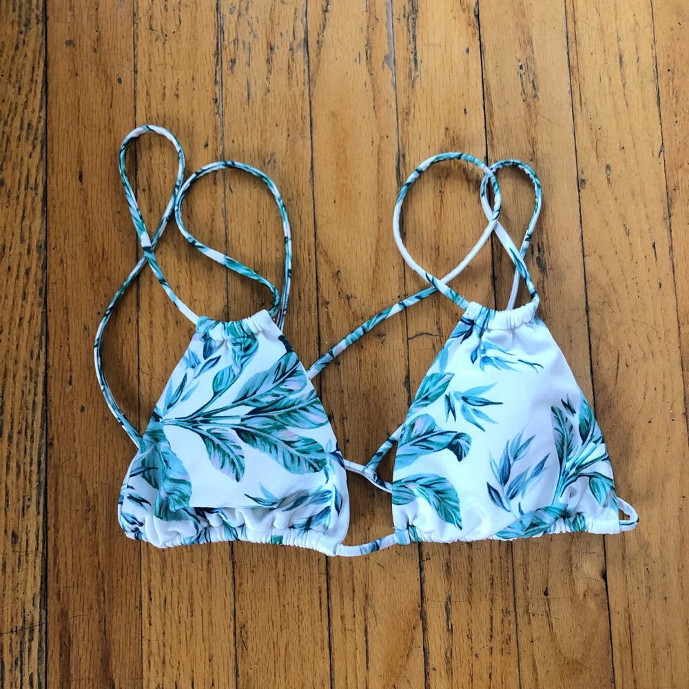 L.A. Hearts Criss Cross Bikini Top